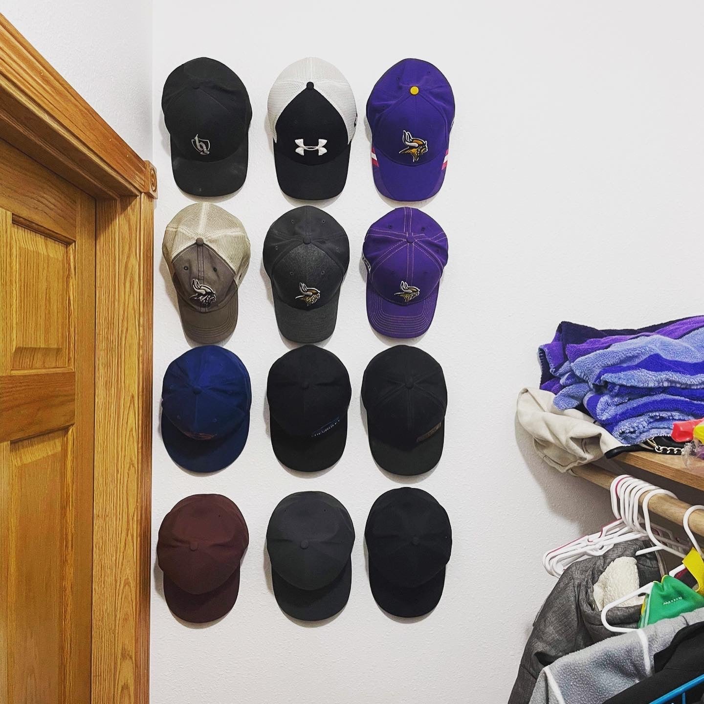 Snapback best sale hat rack